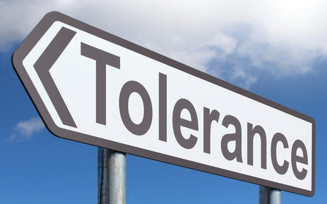 I Martedì del Tralaltro – Omonazionalismo e Paradosso della Tolleranza