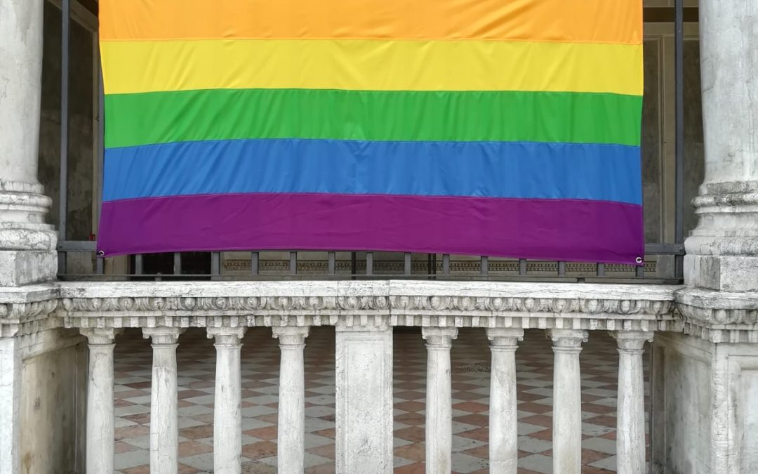 Rubata la Bandiera Arcobaleno del Pride